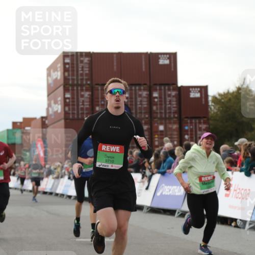 03.10.2025 - Köhlbrandbrückenlauf Yannick Fuchs http://msf.ph/oto/8986314 03.10.2025 16:11:10 Ziel 7291, 7363, 7515, 7591, 8059, 8220, 8490, 8592, 8923, 9218, 9710, 9726 meine-sportfotos.de