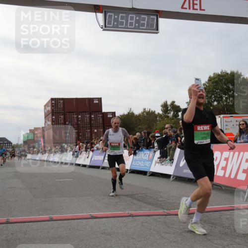 03.10.2025 - Köhlbrandbrückenlauf Yannick Fuchs http://msf.ph/oto/8986323 03.10.2025 15:58:36 Ziel 7176, 9057, 9715 meine-sportfotos.de