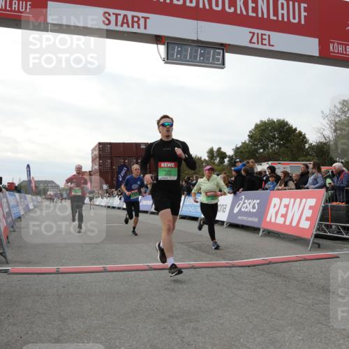 03.10.2025 - Köhlbrandbrückenlauf Yannick Fuchs http://msf.ph/oto/8986335 03.10.2025 16:11:11 Ziel 7291, 7363, 7515, 7591, 8059, 8490, 8592, 8923, 9218, 9710, 9726 meine-sportfotos.de