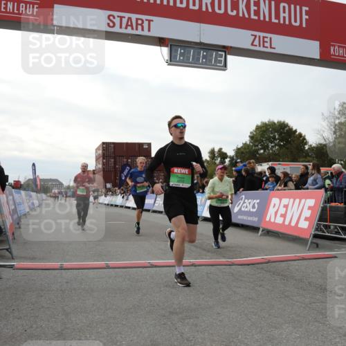 03.10.2025 - Köhlbrandbrückenlauf Yannick Fuchs http://msf.ph/oto/8986338 03.10.2025 16:11:11 Ziel 7291, 7363, 7515, 7591, 8059, 8490, 8592, 8923, 9218, 9710, 9726 meine-sportfotos.de