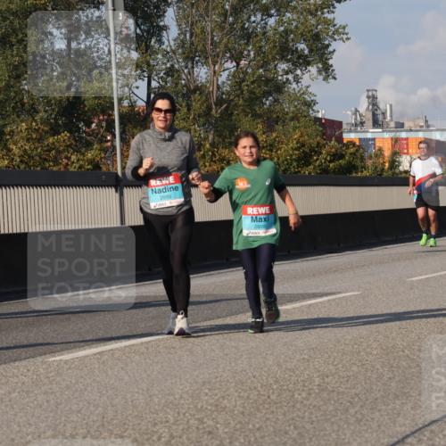 03.10.2025 - Köhlbrandbrückenlauf Luisa Fischer http://msf.ph/oto/8986353 03.10.2025 11:19:33 Position 3 2988, 2899, 2898 meine-sportfotos.de