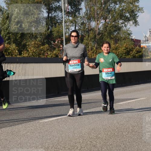 03.10.2025 - Köhlbrandbrückenlauf Luisa Fischer http://msf.ph/oto/8986356 03.10.2025 11:19:34 Position 3 2988, 2899, 2898 meine-sportfotos.de