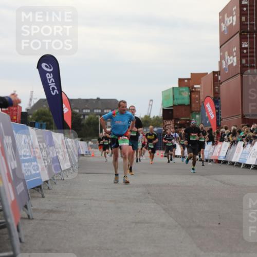 03.10.2025 - Köhlbrandbrückenlauf Yannick Fuchs http://msf.ph/oto/8986357 03.10.2025 15:58:40 Ziel 7017, 7176, 9057, 9187, 9582 meine-sportfotos.de