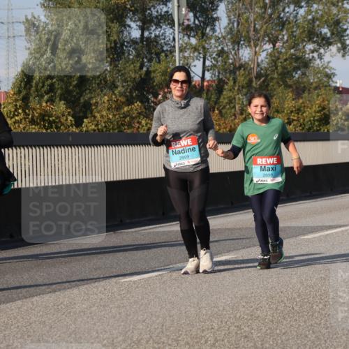 03.10.2025 - Köhlbrandbrückenlauf Luisa Fischer http://msf.ph/oto/8986358 03.10.2025 11:19:34 Position 3 2988, 2899, 2898 meine-sportfotos.de