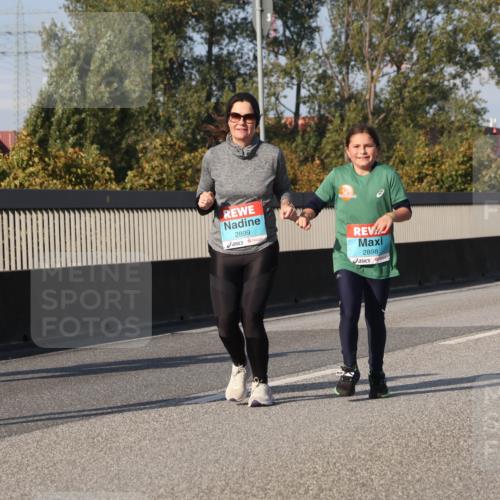 03.10.2025 - Köhlbrandbrückenlauf Luisa Fischer http://msf.ph/oto/8986360 03.10.2025 11:19:34 Position 3 38, 2899, 2898 meine-sportfotos.de