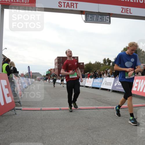 03.10.2025 - Köhlbrandbrückenlauf Yannick Fuchs http://msf.ph/oto/8986367 03.10.2025 16:11:13 Ziel 7291, 7515, 7591, 8059, 9067, 9068, 9218, 9710, 9726 meine-sportfotos.de