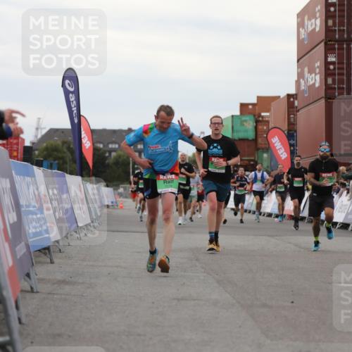 03.10.2025 - Köhlbrandbrückenlauf Yannick Fuchs http://msf.ph/oto/8986373 03.10.2025 15:58:42 Ziel 7017, 7081, 7117, 7176, 7182, 7737, 9086, 9187, 9582 meine-sportfotos.de