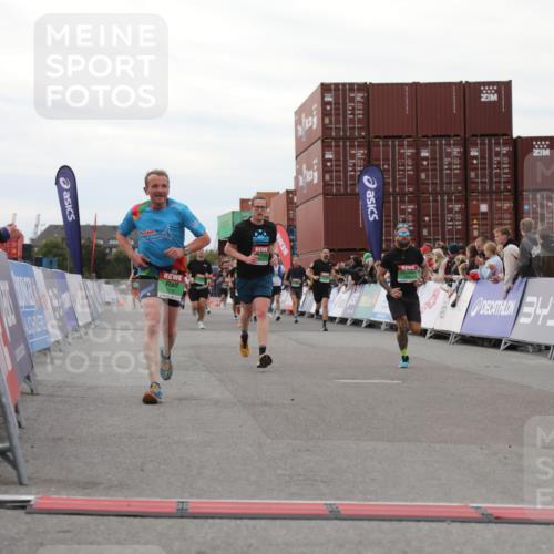03.10.2025 - Köhlbrandbrückenlauf Yannick Fuchs http://msf.ph/oto/8986379 03.10.2025 15:58:43 Ziel 7017, 7081, 7117, 7176, 7182, 7737, 9086, 9187, 9582 meine-sportfotos.de