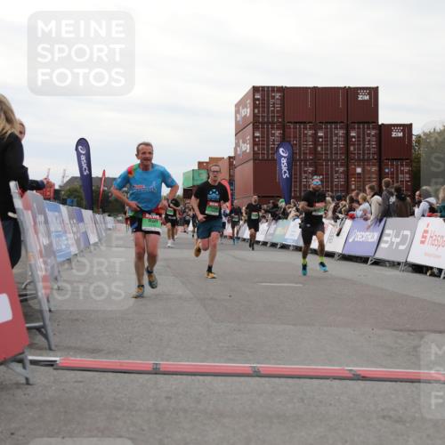 03.10.2025 - Köhlbrandbrückenlauf Yannick Fuchs http://msf.ph/oto/8986383 03.10.2025 15:58:43 Ziel 7017, 7081, 7117, 7176, 7182, 7737, 9086, 9187, 9582 meine-sportfotos.de