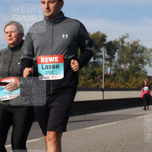 03.10.2025 - Köhlbrandbrückenlauf Luisa Fischer http://msf.ph/oto/8986387 03.10.2025 11:19:44 Position 3 7, 2548, 2182 meine-sportfotos.de