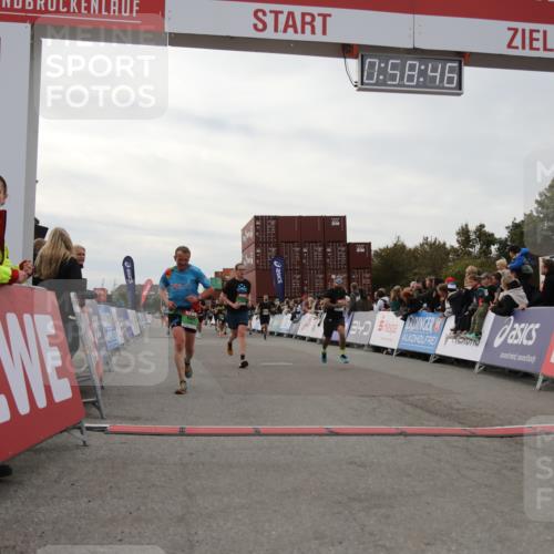 03.10.2025 - Köhlbrandbrückenlauf Yannick Fuchs http://msf.ph/oto/8986388 03.10.2025 15:58:44 Ziel 7017, 7081, 7101, 7117, 7176, 7182, 7244, 7737, 9086, 9187, 9512, 9582 meine-sportfotos.de