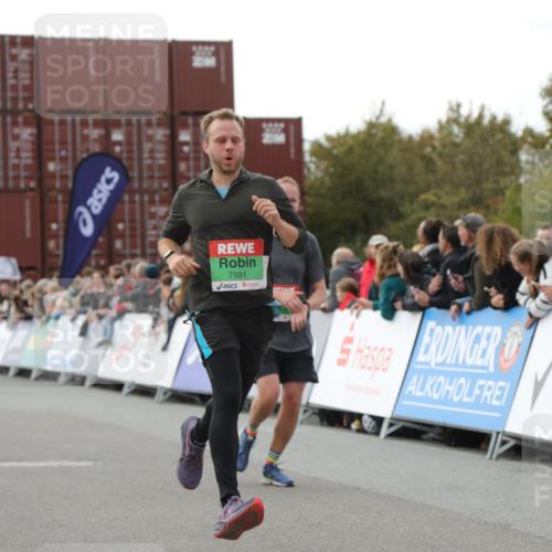 03.10.2025 - Köhlbrandbrückenlauf Yannick Fuchs http://msf.ph/oto/8986391 03.10.2025 16:11:15 Ziel 7291, 7515, 7591, 9067, 9068, 9218, 9597, 9726 meine-sportfotos.de