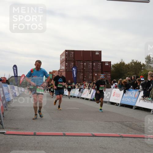 03.10.2025 - Köhlbrandbrückenlauf Yannick Fuchs http://msf.ph/oto/8986392 03.10.2025 15:58:44 Ziel 7017, 7081, 7101, 7117, 7176, 7182, 7244, 7737, 9086, 9187, 9512, 9582 meine-sportfotos.de