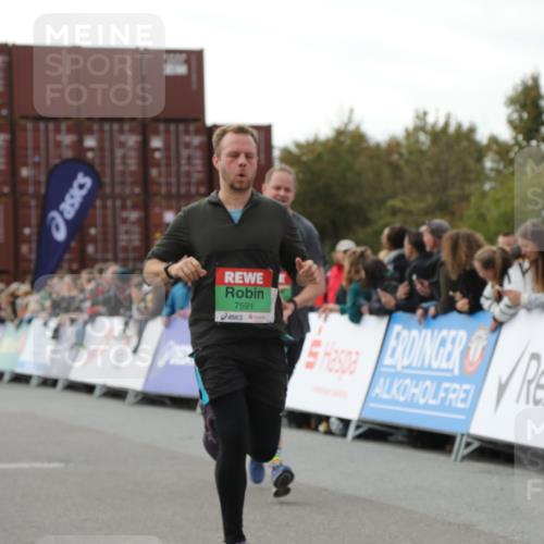 03.10.2025 - Köhlbrandbrückenlauf Yannick Fuchs http://msf.ph/oto/8986396 03.10.2025 16:11:15 Ziel 7291, 7515, 7591, 9067, 9068, 9218, 9597, 9726 meine-sportfotos.de