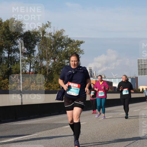 03.10.2025 - Köhlbrandbrückenlauf Luisa Fischer http://msf.ph/oto/8986410 03.10.2025 11:20:00 Position 3 2501 meine-sportfotos.de