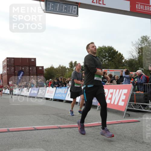 03.10.2025 - Köhlbrandbrückenlauf Yannick Fuchs http://msf.ph/oto/8986412 03.10.2025 16:11:16 Ziel 7291, 7515, 7591, 9067, 9068, 9597, 9726 meine-sportfotos.de
