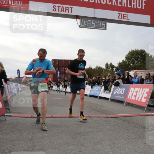 03.10.2025 - Köhlbrandbrückenlauf Yannick Fuchs http://msf.ph/oto/8986419 03.10.2025 15:58:46 Ziel 7017, 7081, 7101, 7117, 7120, 7176, 7182, 7244, 7737, 9086, 9186, 9187, 9512, 9582 meine-sportfotos.de