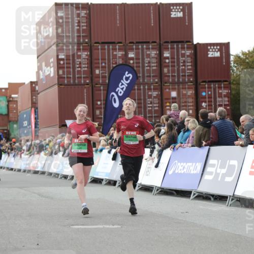 03.10.2025 - Köhlbrandbrückenlauf Yannick Fuchs http://msf.ph/oto/8986425 03.10.2025 16:11:18 Ziel 7472, 7515, 7591, 7765, 7895, 9067, 9068, 9597 meine-sportfotos.de