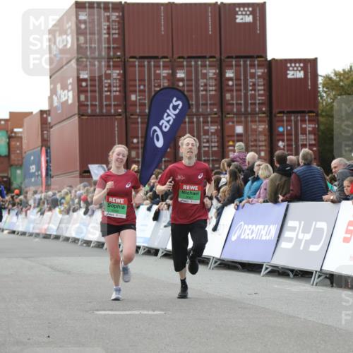 03.10.2025 - Köhlbrandbrückenlauf Yannick Fuchs http://msf.ph/oto/8986429 03.10.2025 16:11:18 Ziel 7472, 7515, 7591, 7765, 7895, 9067, 9068, 9597 meine-sportfotos.de