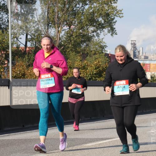 03.10.2025 - Köhlbrandbrückenlauf Luisa Fischer http://msf.ph/oto/8986431 03.10.2025 11:20:03 Position 3 2666, 3131, 2753 meine-sportfotos.de