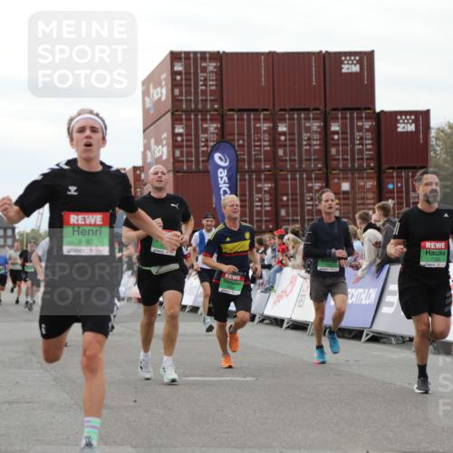 03.10.2025 - Köhlbrandbrückenlauf Yannick Fuchs http://msf.ph/oto/8986432 03.10.2025 15:58:48 Ziel 7017, 7081, 7101, 7117, 7120, 7176, 7182, 7244, 7256, 7356, 7737, 9086, 9186, 9187, 9512, 9582 meine-sportfotos.de
