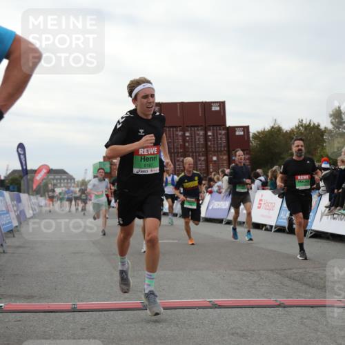 03.10.2025 - Köhlbrandbrückenlauf Yannick Fuchs http://msf.ph/oto/8986439 03.10.2025 15:58:48 Ziel 7017, 7081, 7101, 7117, 7120, 7176, 7182, 7244, 7256, 7356, 7737, 9086, 9186, 9187, 9512, 9582 meine-sportfotos.de