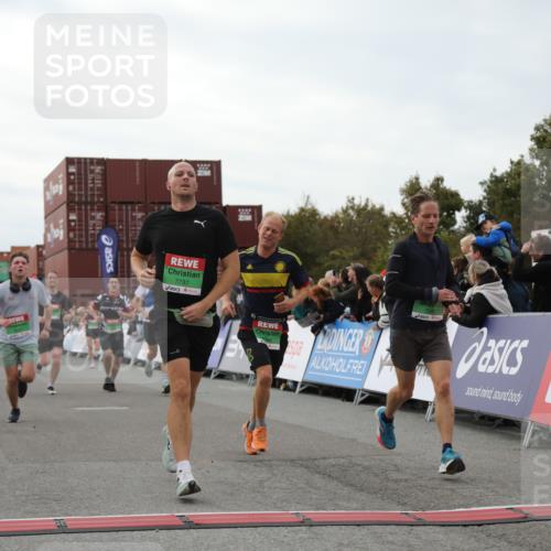 03.10.2025 - Köhlbrandbrückenlauf Yannick Fuchs http://msf.ph/oto/8986453 03.10.2025 15:58:49 Ziel 7017, 7081, 7101, 7117, 7120, 7182, 7238, 7244, 7256, 7356, 7737, 9086, 9186, 9187, 9197, 9512, 9582, 9750 meine-sportfotos.de