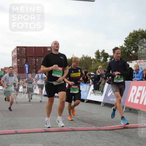 03.10.2025 - Köhlbrandbrückenlauf Yannick Fuchs http://msf.ph/oto/8986459 03.10.2025 15:58:50 Ziel 7081, 7101, 7117, 7120, 7182, 7238, 7244, 7256, 7356, 7737, 9086, 9186, 9187, 9195, 9196, 9197, 9398, 9512, 9750 meine-sportfotos.de