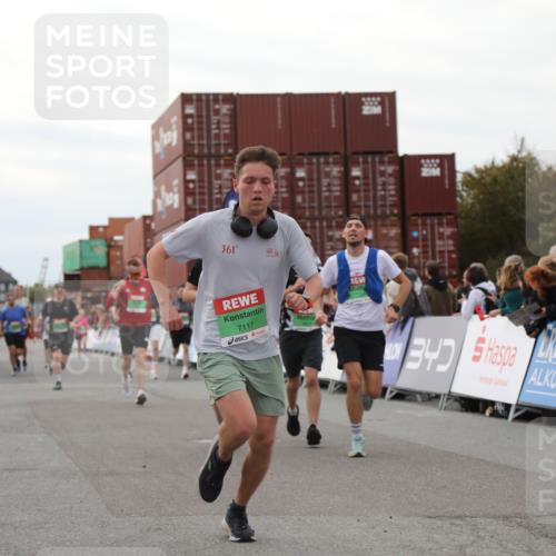 03.10.2025 - Köhlbrandbrückenlauf Yannick Fuchs http://msf.ph/oto/8986469 03.10.2025 15:58:51 Ziel 7081, 7086, 7101, 7117, 7120, 7182, 7238, 7244, 7256, 7356, 7737, 9086, 9186, 9187, 9195, 9196, 9197, 9398, 9512, 9750 meine-sportfotos.de