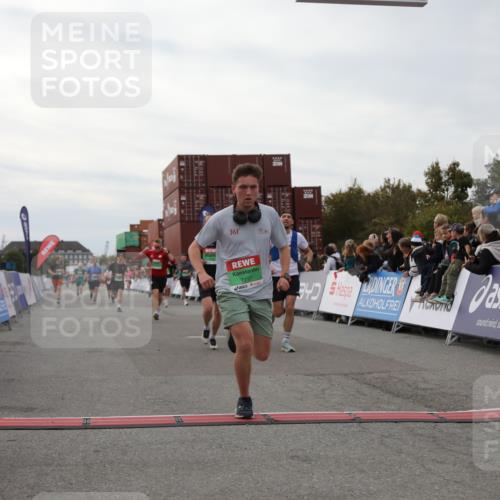 03.10.2025 - Köhlbrandbrückenlauf Yannick Fuchs http://msf.ph/oto/8986473 03.10.2025 15:58:51 Ziel 7081, 7086, 7101, 7117, 7120, 7182, 7238, 7244, 7256, 7356, 7737, 9086, 9186, 9187, 9195, 9196, 9197, 9398, 9512, 9750 meine-sportfotos.de