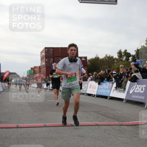 03.10.2025 - Köhlbrandbrückenlauf Yannick Fuchs http://msf.ph/oto/8986476 03.10.2025 15:58:51 Ziel 7081, 7086, 7101, 7117, 7120, 7182, 7238, 7244, 7256, 7356, 7737, 9086, 9186, 9187, 9195, 9196, 9197, 9398, 9512, 9750 meine-sportfotos.de
