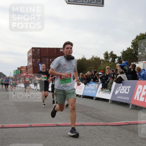 03.10.2025 - Köhlbrandbrückenlauf Yannick Fuchs http://msf.ph/oto/8986480 03.10.2025 15:58:51 Ziel 7081, 7086, 7101, 7117, 7120, 7182, 7238, 7244, 7256, 7356, 7737, 9086, 9186, 9187, 9195, 9196, 9197, 9398, 9512, 9750 meine-sportfotos.de