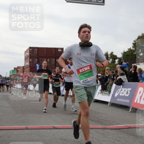 03.10.2025 - Köhlbrandbrückenlauf Yannick Fuchs http://msf.ph/oto/8986489 03.10.2025 15:58:51 Ziel 7081, 7086, 7101, 7117, 7120, 7182, 7238, 7244, 7256, 7356, 7737, 9086, 9186, 9187, 9195, 9196, 9197, 9398, 9512, 9750 meine-sportfotos.de