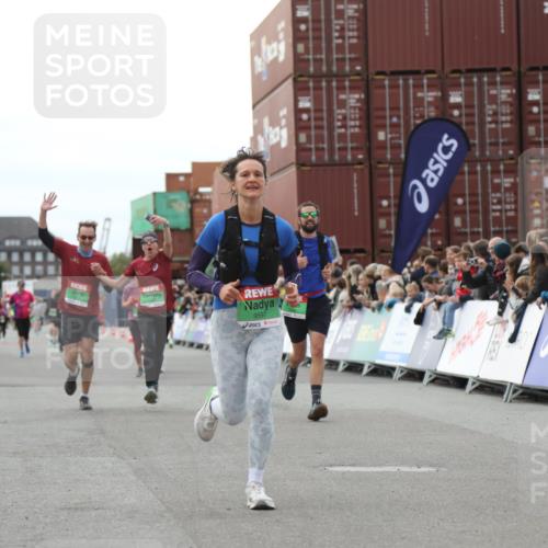 03.10.2025 - Köhlbrandbrückenlauf Yannick Fuchs http://msf.ph/oto/8986490 03.10.2025 16:11:22 Ziel 7350, 7373, 7472, 7765, 7895, 9067, 9068, 9597 meine-sportfotos.de