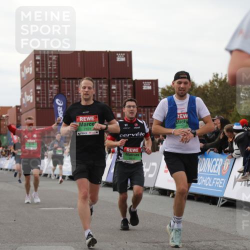 03.10.2025 - Köhlbrandbrückenlauf Yannick Fuchs http://msf.ph/oto/8986492 03.10.2025 15:58:52 Ziel 7081, 7086, 7101, 7117, 7120, 7182, 7238, 7244, 7256, 7356, 7737, 9086, 9186, 9187, 9195, 9196, 9197, 9398, 9512, 9750 meine-sportfotos.de