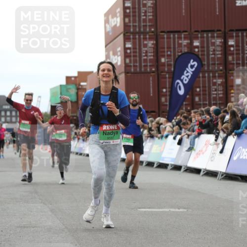 03.10.2025 - Köhlbrandbrückenlauf Yannick Fuchs http://msf.ph/oto/8986494 03.10.2025 16:11:22 Ziel 7350, 7373, 7472, 7765, 7895, 9067, 9068, 9597 meine-sportfotos.de