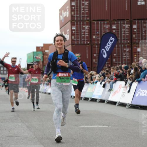 03.10.2025 - Köhlbrandbrückenlauf Yannick Fuchs http://msf.ph/oto/8986496 03.10.2025 16:11:22 Ziel 7350, 7373, 7472, 7765, 7895, 9067, 9068, 9597 meine-sportfotos.de