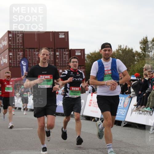 03.10.2025 - Köhlbrandbrückenlauf Yannick Fuchs http://msf.ph/oto/8986497 03.10.2025 15:58:52 Ziel 7081, 7086, 7101, 7117, 7120, 7182, 7238, 7244, 7256, 7356, 7737, 9086, 9186, 9187, 9195, 9196, 9197, 9398, 9512, 9750 meine-sportfotos.de