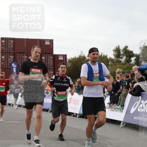 03.10.2025 - Köhlbrandbrückenlauf Yannick Fuchs http://msf.ph/oto/8986501 03.10.2025 15:58:52 Ziel 7081, 7086, 7101, 7117, 7120, 7182, 7238, 7244, 7256, 7356, 7737, 9086, 9186, 9187, 9195, 9196, 9197, 9398, 9512, 9750 meine-sportfotos.de