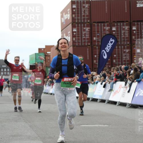 03.10.2025 - Köhlbrandbrückenlauf Yannick Fuchs http://msf.ph/oto/8986502 03.10.2025 16:11:22 Ziel 7350, 7373, 7472, 7765, 7895, 9067, 9068, 9597 meine-sportfotos.de