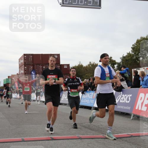 03.10.2025 - Köhlbrandbrückenlauf Yannick Fuchs http://msf.ph/oto/8986506 03.10.2025 15:58:52 Ziel 7081, 7086, 7101, 7117, 7120, 7182, 7238, 7244, 7256, 7356, 7737, 9086, 9186, 9187, 9195, 9196, 9197, 9398, 9512, 9750 meine-sportfotos.de