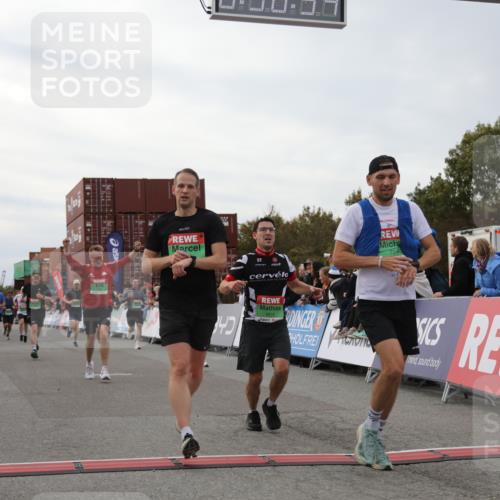 03.10.2025 - Köhlbrandbrückenlauf Yannick Fuchs http://msf.ph/oto/8986509 03.10.2025 15:58:53 Ziel 7081, 7086, 7101, 7109, 7117, 7120, 7182, 7238, 7244, 7256, 7356, 7737, 9086, 9186, 9195, 9196, 9197, 9398, 9512, 9750 meine-sportfotos.de