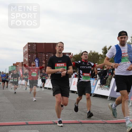 03.10.2025 - Köhlbrandbrückenlauf Yannick Fuchs http://msf.ph/oto/8986514 03.10.2025 15:58:53 Ziel 7081, 7086, 7101, 7109, 7117, 7120, 7182, 7238, 7244, 7256, 7356, 7737, 9086, 9186, 9195, 9196, 9197, 9398, 9512, 9750 meine-sportfotos.de