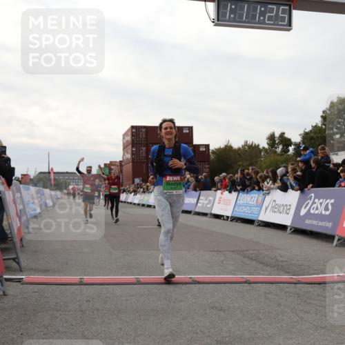 03.10.2025 - Köhlbrandbrückenlauf Yannick Fuchs http://msf.ph/oto/8986517 03.10.2025 16:11:24 Ziel 7350, 7373, 7472, 7765, 7895, 9067, 9068, 9597 meine-sportfotos.de