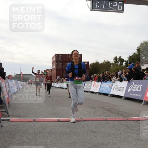 03.10.2025 - Köhlbrandbrückenlauf Yannick Fuchs http://msf.ph/oto/8986522 03.10.2025 16:11:24 Ziel 7350, 7373, 7472, 7765, 7895, 9067, 9068, 9597 meine-sportfotos.de