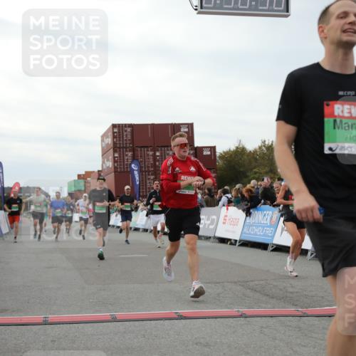 03.10.2025 - Köhlbrandbrückenlauf Yannick Fuchs http://msf.ph/oto/8986525 03.10.2025 15:58:54 Ziel 7086, 7101, 7109, 7117, 7120, 7238, 7244, 7256, 7356, 9086, 9186, 9195, 9196, 9197, 9370, 9398, 9512, 9750 meine-sportfotos.de