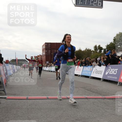 03.10.2025 - Köhlbrandbrückenlauf Yannick Fuchs http://msf.ph/oto/8986526 03.10.2025 16:11:24 Ziel 7350, 7373, 7472, 7765, 7895, 9067, 9068, 9597 meine-sportfotos.de