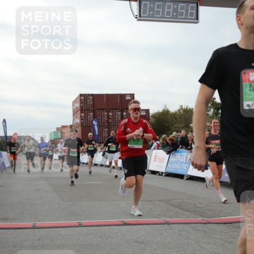 03.10.2025 - Köhlbrandbrückenlauf Yannick Fuchs http://msf.ph/oto/8986528 03.10.2025 15:58:54 Ziel 7086, 7101, 7109, 7117, 7120, 7238, 7244, 7256, 7356, 9086, 9186, 9195, 9196, 9197, 9370, 9398, 9512, 9750 meine-sportfotos.de
