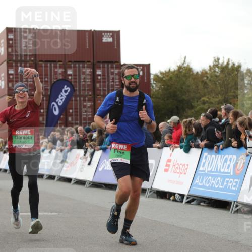 03.10.2025 - Köhlbrandbrückenlauf Yannick Fuchs http://msf.ph/oto/8986530 03.10.2025 16:11:25 Ziel 7350, 7373, 7472, 7488, 7765, 7895, 9597 meine-sportfotos.de