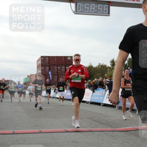 03.10.2025 - Köhlbrandbrückenlauf Yannick Fuchs http://msf.ph/oto/8986532 03.10.2025 15:58:54 Ziel 7086, 7101, 7109, 7117, 7120, 7238, 7244, 7256, 7356, 9086, 9186, 9195, 9196, 9197, 9370, 9398, 9512, 9750 meine-sportfotos.de